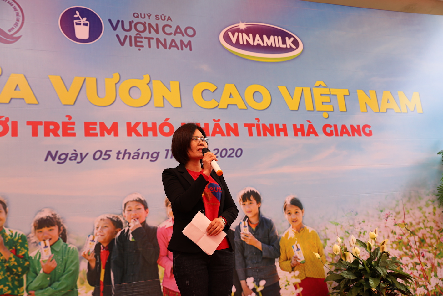 Vinamilk[-]và[-]Quỹ[-]sữa[-]vươn[-]cao[-]Việt[-]Nam[-]tặng[-]94.000[-]ly[-]sữa[-]cho[-]trẻ[-]em[-]Hà[-]Giang